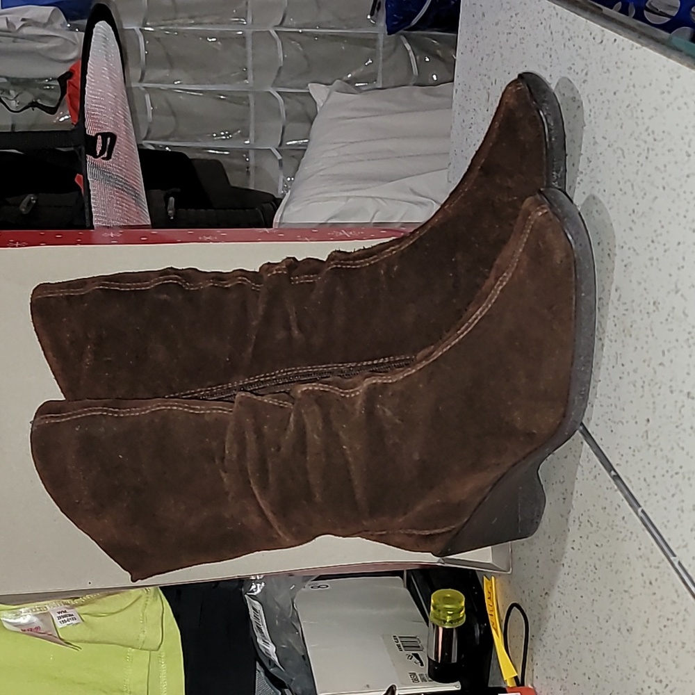 Bass size 6M Women’s Ganelle Chocolate Brown Suede Leather Wedge Heel Boots